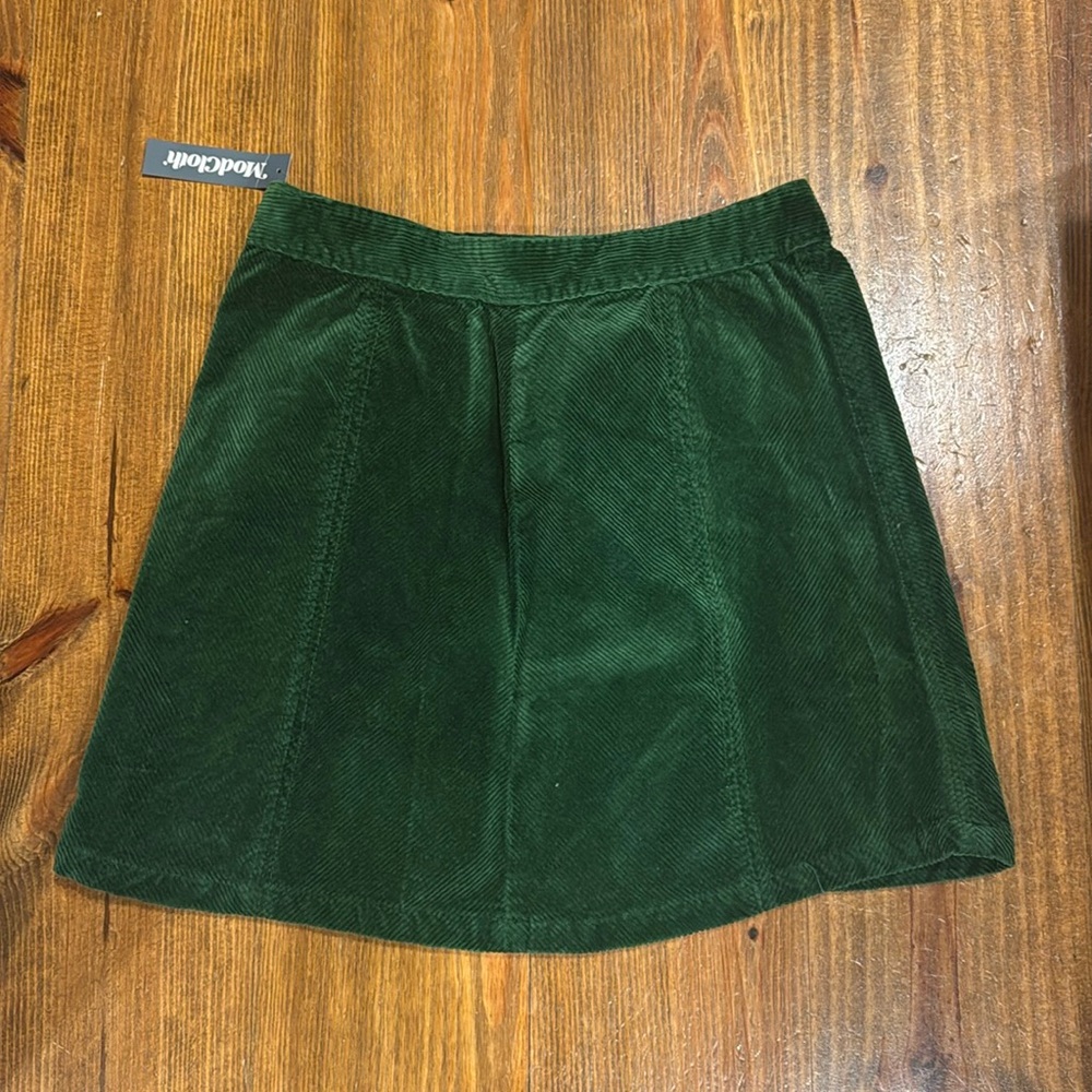 New with tags size 14 green corduroy mod cloth skirt this brand runs small